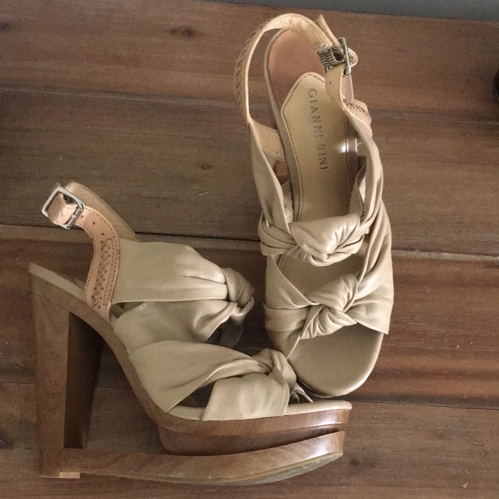 Gianni Bini knotted leather wedge heels